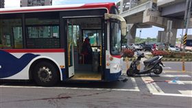 新北市,淡水,淡金路二段,北新路,車禍,公車,機車,神風特攻隊，翻攝畫面