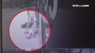 公車安全門突開　高中生被甩飛險遭輾