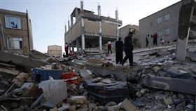 伊朗南部山區發生規模5.2地震，造成至少31人受傷。（圖／翻攝Ziarul Financiar）
