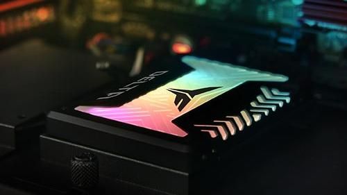 這款超大炫彩硬碟　外觀就是帥！