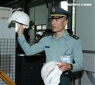 Kevlar XP防護頭盔切割。（記者邱榮吉/攝影）