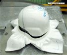 Kevlar XP防護頭盔用45張特殊布料擠壓而成。（記者邱榮吉/攝影）