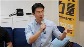 謝家璇與吳崢戀愛（圖／翻攝自臉書）