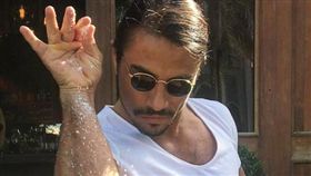 灑鹽哥,Salt Bae,努斯瑞特‧格切,Nusret Gökçe,施鹽（圖／翻攝自Nusret Gökçe　IG）