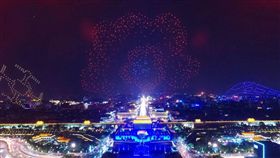 大陸1374架無人機同時在空中飛翔，打破金氏世界紀錄。（圖／翻攝中國新聞網）