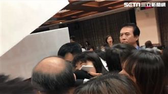 藍委鬧場圍擋吳茂昆　不讓他接受訪問