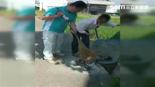 陌生男家門口燒人形木　詭異嚇壞屋主