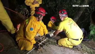 裝潢工失足墜深谷　救難員垂降抬回大