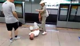 菲律賓媒體報導女為保險金逼父跳軌