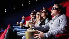 看電影、電影院／達志影像／美聯社