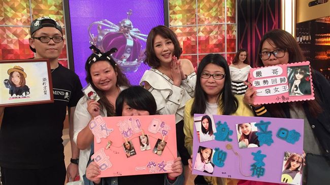 女星時隔半年回歸　鐵粉現身影棚堵人