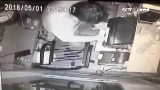 笨賊用菜刀撬收銀機　刀斷錢也沒偷到