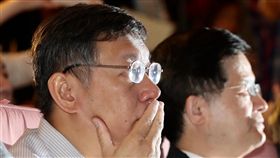 柯文哲出席國際護師節慶祝活動台北市長柯文哲（左）3日在台北市立聯合醫院仁愛院區出席國際護師節暨績優人員表揚大會，並頒獎表揚績優護理人員。中央社記者吳翊寧攝　107年5月3日