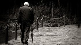 老人
https://www.flickr.com/photos/joansorolla/8627294415/in/photolist-e9n94r-6oVY7A-25iUVPg-8rHidR-4sbnHW-atz3FJ-DG2h4x-obCmDH-pkWZhC-jF9d6d-pFLqYt-9XDvJr-JHZoHA-8YEAfv-8YHNEL-8YHXFJ-8YFhsB-fQPCUj-8YJx