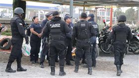 墨西哥警局185名警察有113人是冒牌貨（翻攝自twitter）