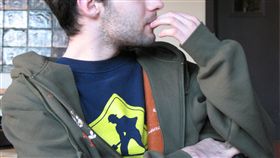 咬指甲
https://www.flickr.com/photos/sfllaw/2437401461/in/photolist-4Hojx8-UDgXou-eUNzrB-VrpU3F-WEV2KT-WBh3s7-mYmKM-bbRVi2-WpWPwC-9wuDCa-6fe4DQ-7meyRC-bqchtg-izkXAT-bh8FLv-W5Bdaf-TZoMNF-W5CLA5-d39Npj-WBi