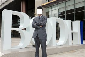 台中,雪茄館,持槍,擄人,摩鐵大亨,土地開發,金錢,對空鳴槍,