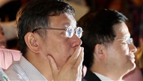 柯文哲出席國際護師節慶祝活動台北市長柯文哲（左）3日在台北市立聯合醫院仁愛院區出席國際護師節暨績優人員表揚大會，並頒獎表揚績優護理人員。中央社記者吳翊寧攝　107年5月3日