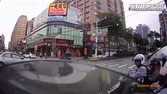 騎士控警沒劃「禁行機車」硬要開單！