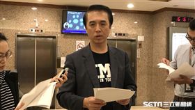 國民黨立委陳學聖痛批，因為拔管案件，所有擔任獨立董事的教授都人人自危，擔心產學合作的美意被扭曲。