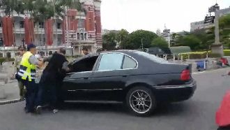 不滿被開單！男攜毒開車闖總統府陳情