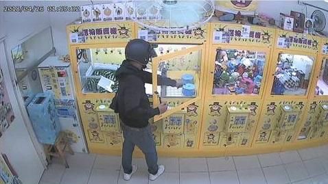 娃娃機大盜專偷「小海螺」　嫌犯落網