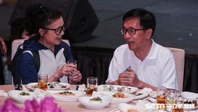 璩美鳳向陳水扁敬酒（圖／記者林敬旻攝）