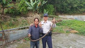 花蓮,立山派出所,李明德,南蛇(翻攝臉書《花蓮縣警察局玉里分局》)