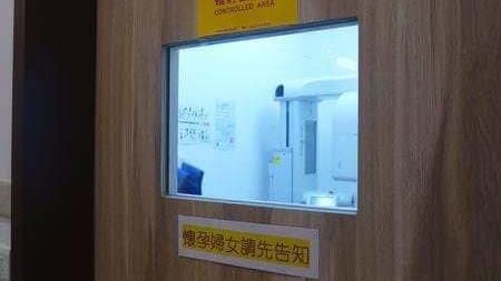 照X光前的例行問題　竟讓她眼角濕了