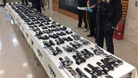 台北,刑事局,軍火之王,走私,注塑機具,貨櫃,衝鋒槍,霰彈槍,長槍,短槍