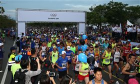 民眾熱情參與奧林匹克路跑活動。（圖／中華奧會提供）