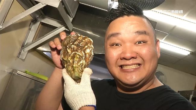 1顆200元！燒烤店推出巨無霸生蠔