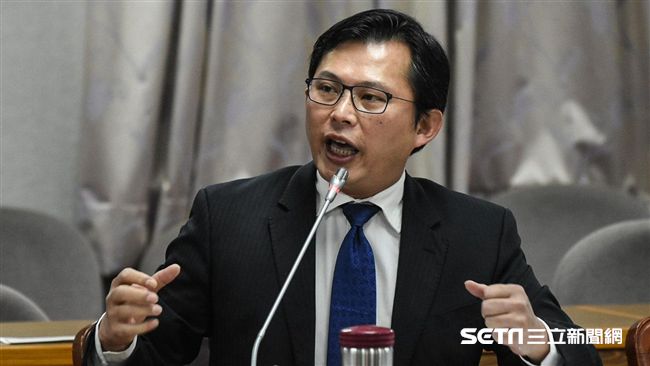 花千萬做抄襲報告？黃國昌痛批原能會