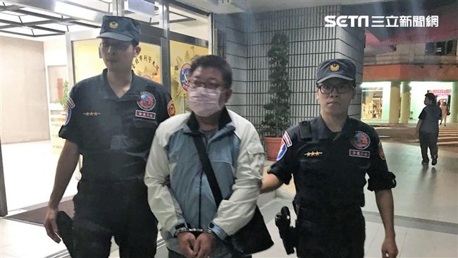 嫩妹逛觀光博覽會　渾然不知背後有…