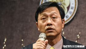 台灣大學22日新春團拜，歷任校長出席並發表針對校長遴選爭議看法，代理校長郭大維。 圖／記者林敬旻攝