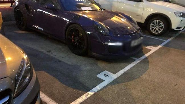 保時捷佔2停車位　這字條讓人全閉嘴