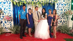 一名外國男子砸重金迎娶泰國變性人，兩人日前舉行婚禮。（圖／翻攝泰國網）