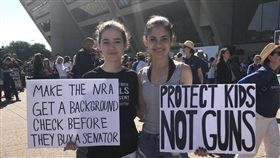 「為了改革集會」（Rally4Reform）活動，吸引約200名示威人士聚集，要求更嚴格管控槍枝販售。（圖／翻攝推特）