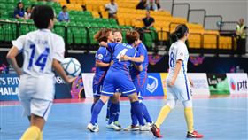 中華隊攻門得手後相擁。（圖／中華足協提供）