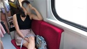狂婦霸佔2個博愛座。（圖／翻攝爆怨公社）