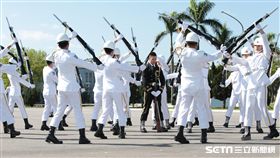 海軍上兵蘇祈麟三軍儀隊槍法競賽 軍聞社提供