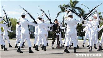 一打十！蘇祈麟昔日耍槍英姿曝光