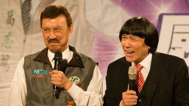 豬哥亮輸到脫褲！怒酸余天打牌靠暗號