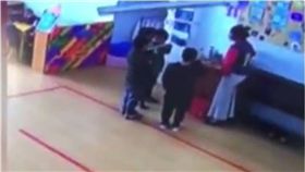 恐怖幼稚園！男童課堂聊天竟被逼「喝滾水」　家長氣炸報警　圖／翻攝自荔視頻