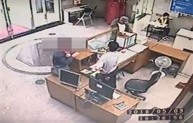 假檢警詐騙 景美所員警攔截