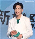 蕭敬騰代言手機大跳手勢舞。（記者邱榮吉/攝影）