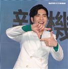 蕭敬騰代言手機大跳手勢舞。（記者邱榮吉/攝影）