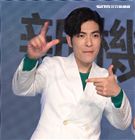 蕭敬騰代言手機大跳手勢舞。（記者邱榮吉/攝影）