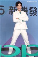 蕭敬騰代言手機大跳手勢舞。（記者邱榮吉/攝影）