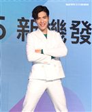 蕭敬騰代言手機大跳手勢舞。（記者邱榮吉/攝影）